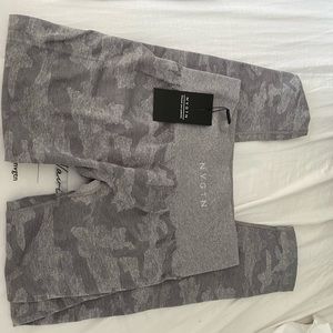 NWT NVGTN grey camo seamless legging. Size L